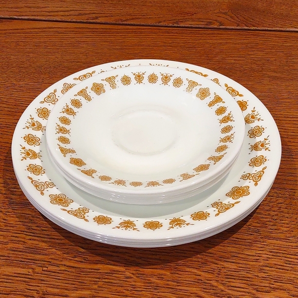Corelle Gold Butterfly Saucers and Salad Plates (4 Each)